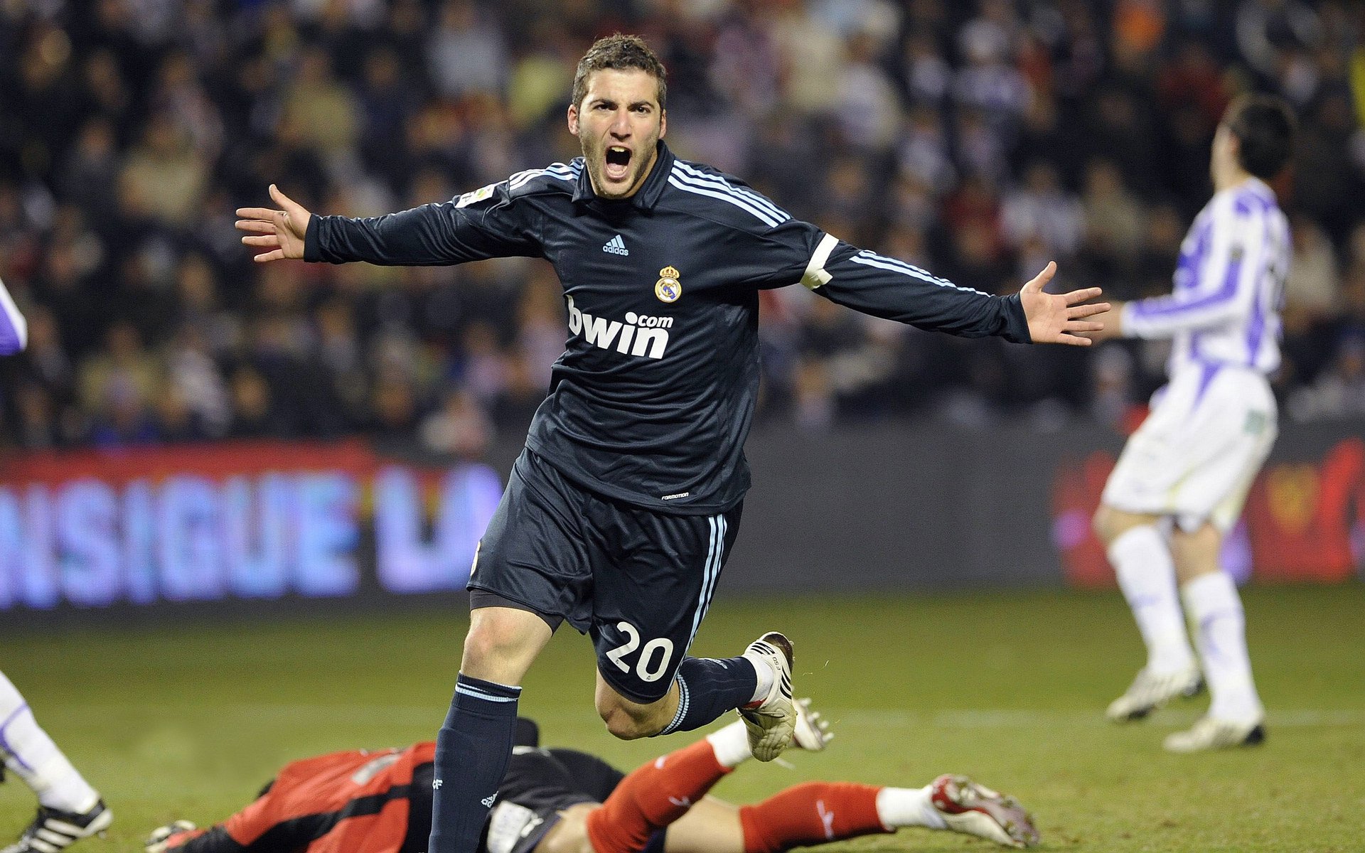 “阿根廷美洲狮队的‘铁血防守’：马丁·高尔西的战术创新”