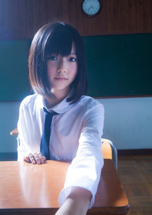 在对阵雄鹿的比赛中，库里展现“神射手”本色，四节投中9个三分，砍下44分！