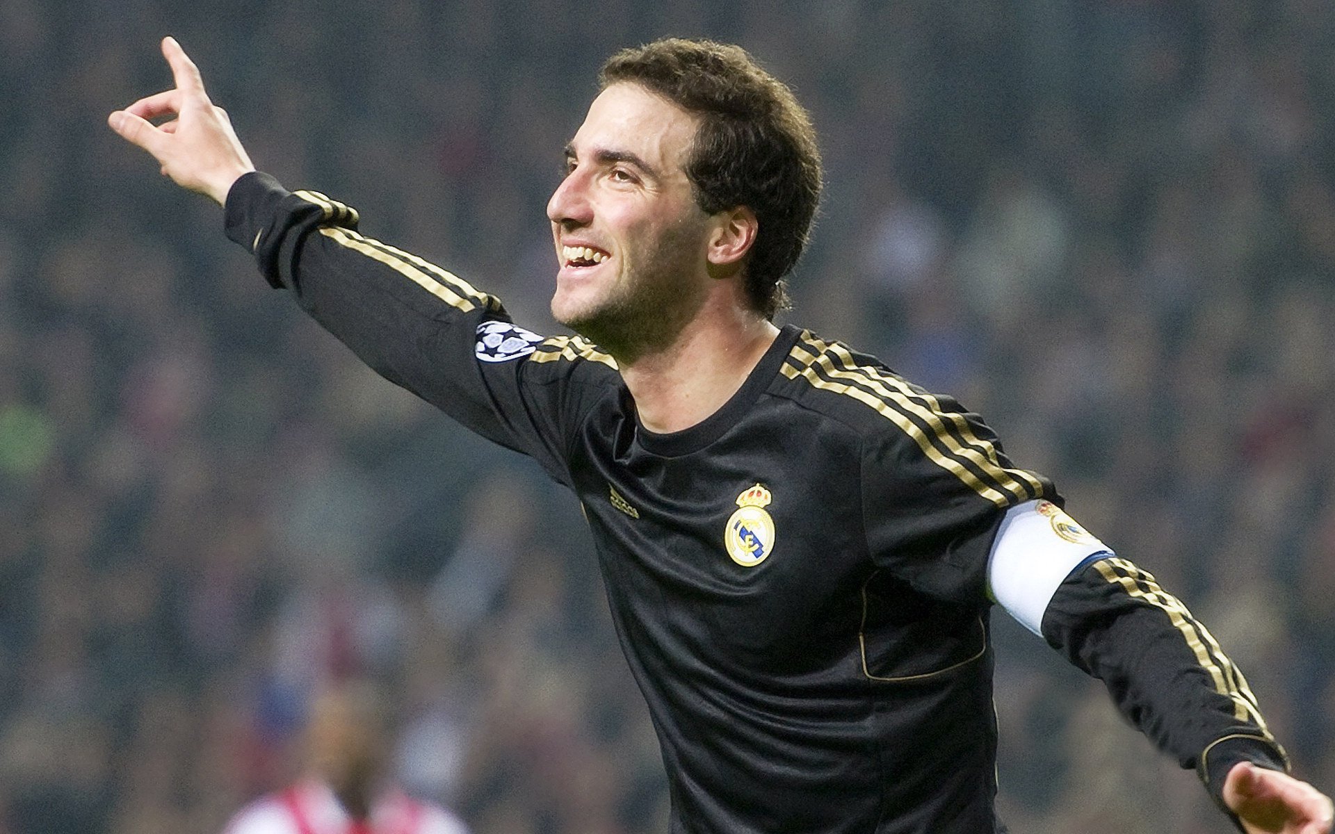 爱游戏中国官方网站平台-世界杯比赛现场科技体验升级，虚拟现实带来沉浸感，2022年世界杯模拟